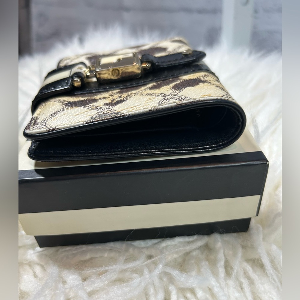 ❤️🔥L.A.M.B. Designer Bifold Wallet❤️🔥 - Picture 3 of 8